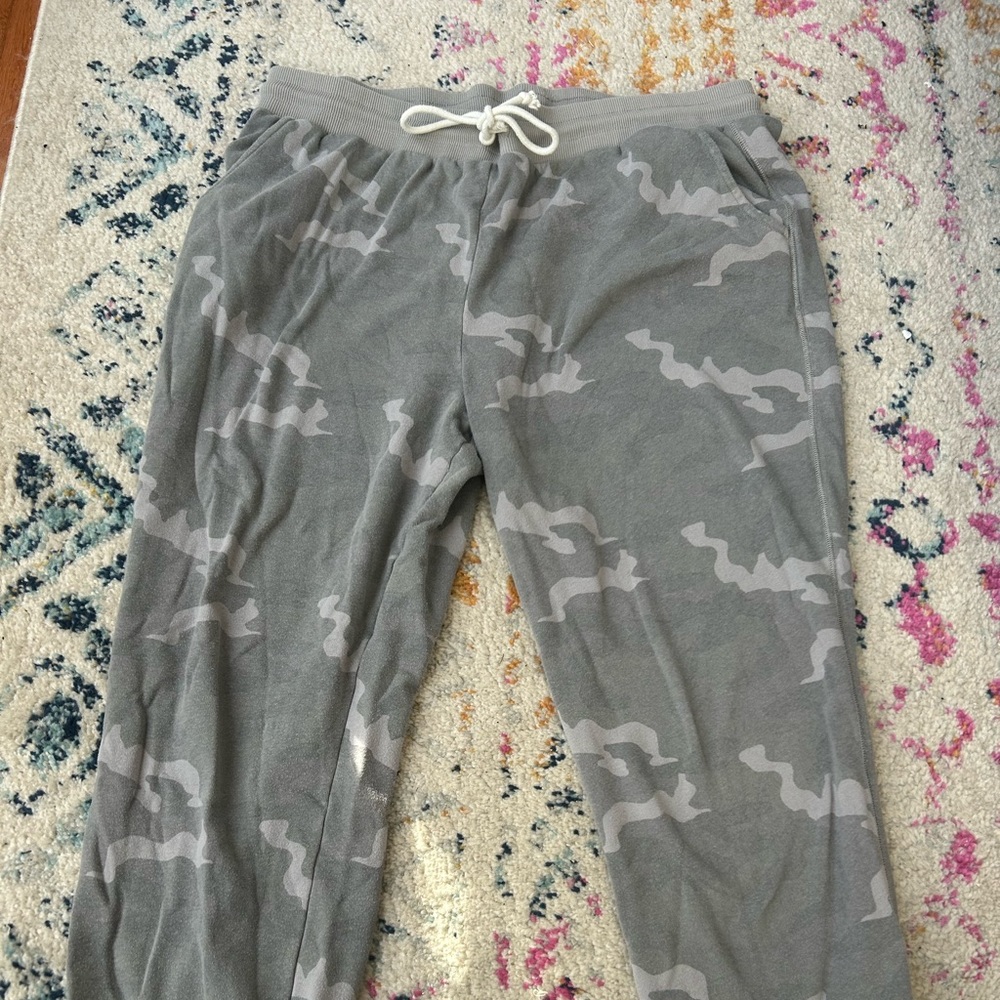 American Eagle camo joggers